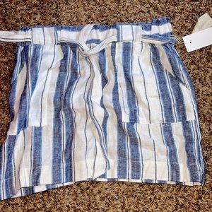 Super cute skirt size XL, NWT.